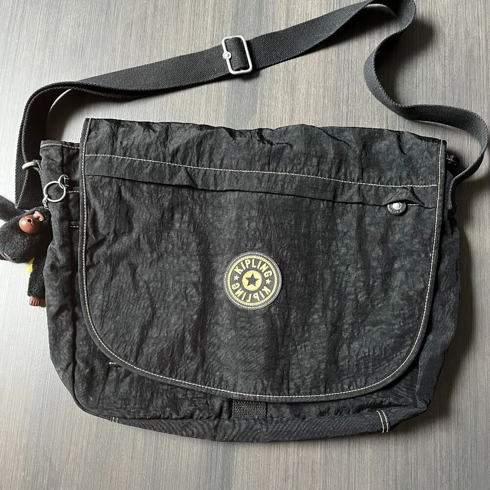 Kipling Black Messenger crossbody bag large for laptop excellent condition